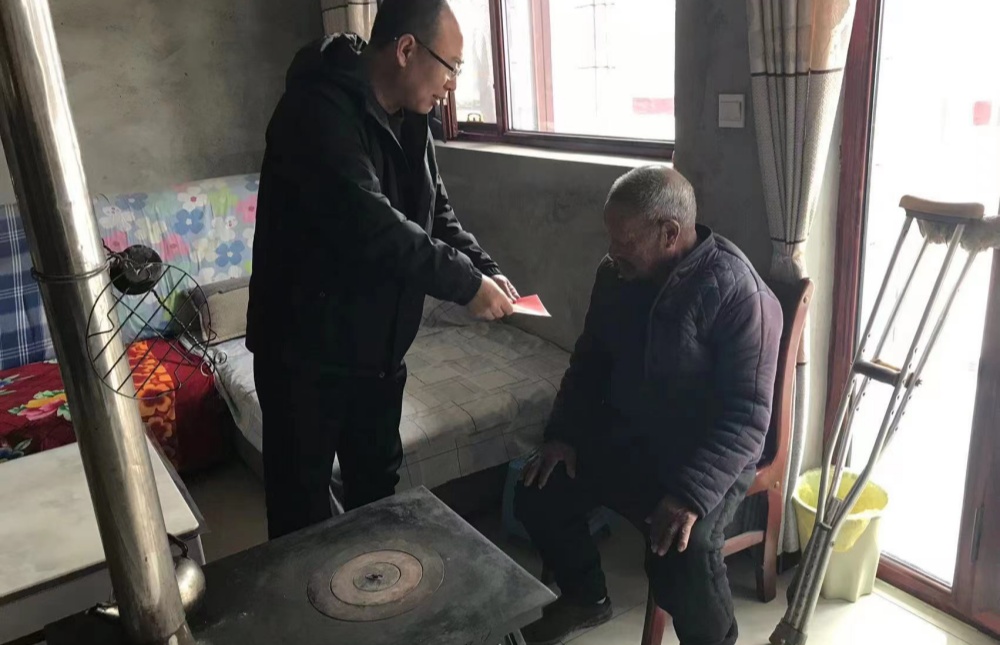 入戶走訪慰問_副本.jpg